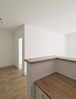 moderne Balkonwohnung mit Einbauküche im bequemen 2. OG - Freiberg