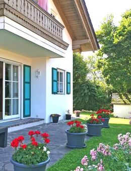 Ansprechendes Zweifamilienhaus mit ELW im Chiemgau in sehr schöner Lage - Höslwang
