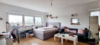 Sonnige 3 Zimmerwohnung mit Loggia und bequem per Lift erreichbar! * Zum Selbstbezug möglich *