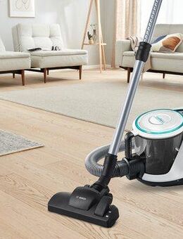 BOSCH Bodenstaubsauger Serie 6 ProHygienic BGC41XHYG, ideal für Allergiker, Hygiene-Filter, 750 W, beutellos, 10 Jahre Motorgarantie, Hartbodendüse, XXL-Polsterdüse, leise, weiß