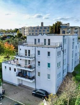 Exklusive und top-renovierte 4-Zimmer-Penthousewohnung mit drei großzügigen Terrassen in begehrter Lage von Kassel-Auefeld - Kassel