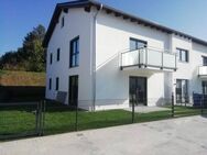 +++ Wie NEU - Modern Wohnen mit Süd-Balkon inkl. neuwertiger Einbauküche +++ - Osterhofen