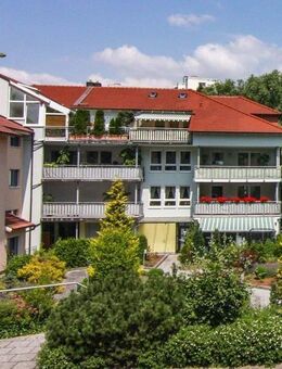 Großzügig geschnittene 3-Zimmerwohnung mit Fahrstuhl und Balkon in ruhiger Coburger Stadrandlage - Coburg