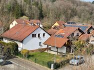 Zweifamilienhaus / 2 x 3 Zimmer Wohnungen + Wohnbereich im UG mit großem Garten - Wehr (Baden-Württemberg)