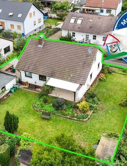 DIETZ: Bungalow mit gepflegtem Garten und großer Garage und ausbaufähigem Dachgeschoss! Gute Lage! - Hasselroth