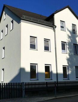 Neu sanierte 2-Raumwohnung mit Tageslichtbad incl. Pkw-Stellplatz - Gersdorf