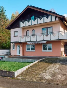 Gute Aussichten in Sulz-Renfrizhausen: Wohnhaus mit Einliegerwohnung, PV Anlage und Batteriespeicher - Sulz (Neckar)