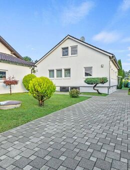 Mit eigenem Wellnessbereich! Attraktives Zweifamilienhaus in ruhiger und begehrter Wohnlage - Schemmerhofen