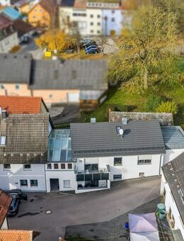 Modernisiert und flexibel nutzbar: Wohn- und Geschäftshaus in zentraler Lage von Tiefenbach - Tiefenbach (Regierungsbezirk Oberpfalz)