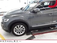 VW T-Roc, 1.0 TSI Style 5J G, Jahr 2023 - Wackersdorf