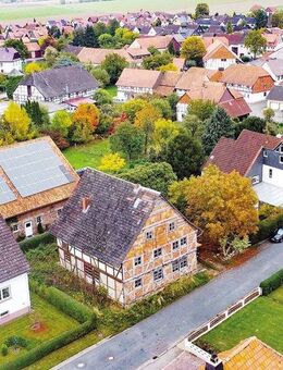 Ältestes Wohnhaus des Ortes - geräumige Immobilie mit Nebengebäude - Einbeck