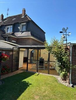 Kleve: Doppelhaushälfte mit Garage, Stellplätzen, Garten - Kleve (Nordrhein-Westfalen)