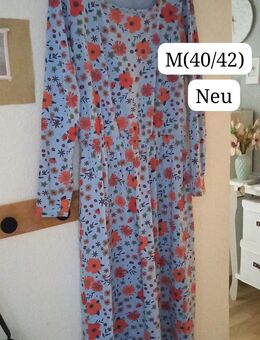 Maxikleid BPC neu, Gr.M ( 40/42), stretchig, hellblau mit orangen Blumen - Mülheim (Ruhr)