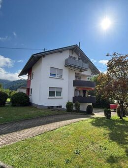 Exklusive 3,5 Zimmer-DG-Wohnung mit Balkon, Einbauküche, Schwedenofen u. Carport - Wehr (Baden-Württemberg)
