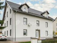 Teilvermietetes Mehrfamilienhaus mit 4 WE's, 10 Garagen und großem Grundstück in Maxhütte-Haidhof - Maxhütte-Haidhof
