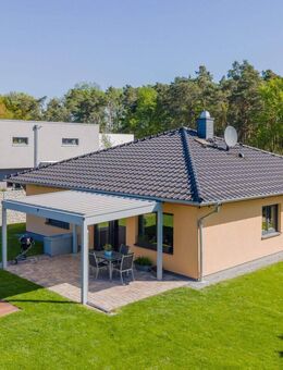 Rollstuhlgerechter Bungalow in Bad Saarow - Einbauküche, Wärmepumpe, Kamin, Sauna, Deckenspots - Bad Saarow