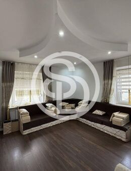 Einziehen und wohlfühlen: Top-gepflegte, unmöblierte 4-Zimmer-Wohnung im 2. OG mit neuer EBK und PKW-Stellplatz - Hof