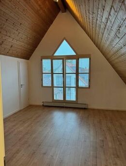schöne 3,5 Zimmerwohnung mitten in Reutlingen - Reutlingen