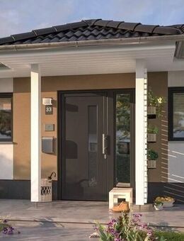 "Der Bungalow, der mitdenkt: Ihr Sommerkomfort-Paket inklusive PV-Anlage auf dem Dach" - Wolfsheim