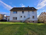 VIEL PLATZ!!! Vermietetes Zweifamilienhaus mit Garage und schönem Grundstück in guter Lage von Kerspenhausen - Niederaula