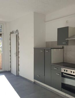 Idividuell Wohnen mit Einbauküch im Altbau Charme mit Balkon - Lauter-Bernsbach