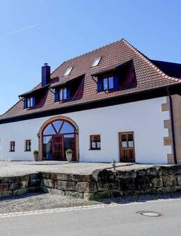Aufwendig saniertes historisches Anwesen mit 2.000 m²-Grundstück in schöner Ortsrandlage in Seßlach - Seßlach