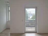 Idividuelles Wohnen mit Altbaucharme, Balkon, Bad mit Dusche+Wanne+Fenster und neuer Heizung - Lauter-Bernsbach