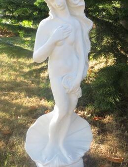 Gartenfigur Gartendeko Statuette auf der Muschel - Hergisdorf