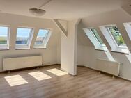 Freies WG-Zimmer im Dachgeschoss verfügbar! Ideal für Studenten und Azubis! - Kiel