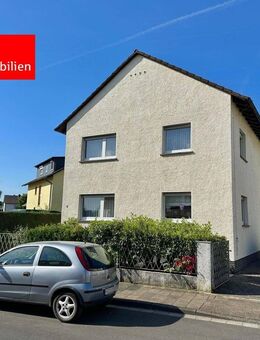 Freistehender FAMILIENTRAUM mit großem Grundstück und 3 Garagen - Gute Wohnlage! - Obertshausen