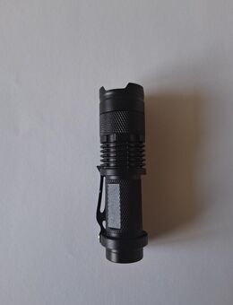 Kleine LED Taschenlampe mit Zoomfunktion, 300lm, 200m Reichweite - Kiel