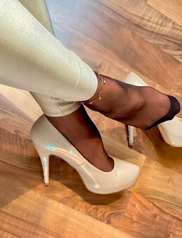 1 Paar Buffalo High Heels beige Gr. 40 in Lack Glanz Optik zu verkaufen 😍🤩 - München