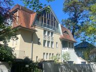 **Altbau-Villa mit spektakulärem Dachaufbau** - Berlin