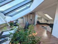 Stylische Dachwohnung mit großer Grundfläche und Dachterrasse, vermietet - Nürnberg