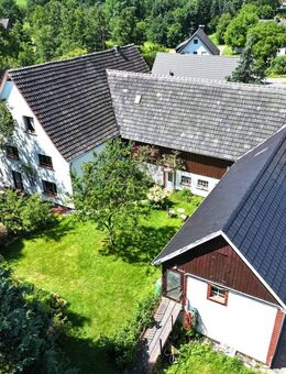 Hofstelle mit vielfältigen Nutzungsmöglichkeiten und angrenzendem Grünland - Reichshof