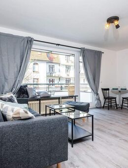 Vollständig saniertes und möbliertes 1-Zimmer City Apartment mit Balkon und Stellplatz in Winterhude - Hamburg