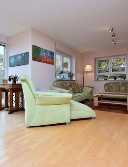 Sonnige, voll möblierte Einliegerwohnung mit Terrasse in Hochdorf - Hochdorf (Regierungsbezirk Stuttgart)