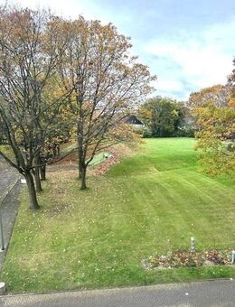 Modernisierungsbedürftige 3 Zimmer Eigentumswohnung mit Balkon+Tiefgaragenstellplatz "Am Golfplatz" - Duisburg