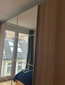 Großer Kleiderschrank – Schiebetüren – Spiegel & Eiche-Optik - Berlin Mitte