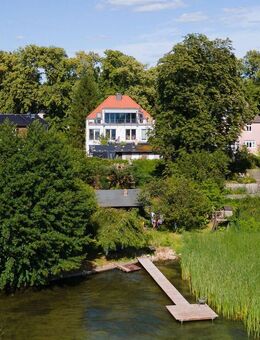 Mit Seeblick! Einbauküche, Fußbodenheizung, zwei Bäder, Kamin, Dachterrasse: Top-Wohnung in Wandlitz - Wandlitz