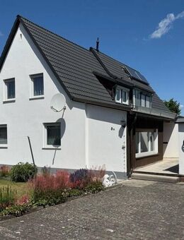 Kleine Doppelhaushälfte mit Garage in Feucht - Feucht