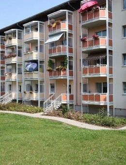 Vollständig sanierte 3-Raum-Wohnung mit Balkon und Abstellraum - Oschersleben (Bode)