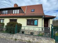 Attraktive Doppelhaushälfte in ruhiger, naturnaher Lage mit schönen Grundstück in Arnstadt zu verkaufen - Arnstadt