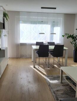 Reserviert! Komplett renovierte 4-Zimmer Wohnung mit Garage und 2 Stellplätzen in Metzingen - Metzingen