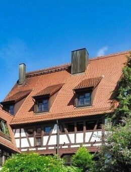 Helle 3,5 Zimmer-Wohnung in einem bezaubernden Fachwerkhaus mit Balkon und Stellplatz in Leonberg - Leonberg (Baden-Württemberg)