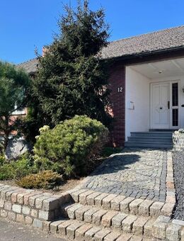 **Freistehendes Einfamilienhaus mit Garage und Büro und 2 Hallen** - Heinsberg