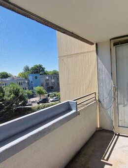 4-Zimmer-Wohnung mit sonnigem Süd-Balkon und Grünblick in Hannover-Vahrenheide. - Hannover