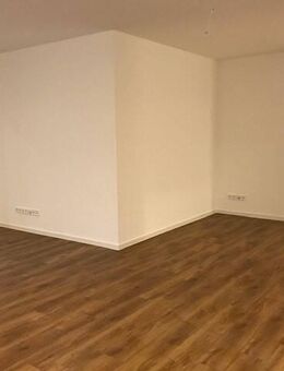 Frei ab 01.12.: Traumhafte, teilmöblierte 3-Zimmer-Wohnung mit großem Balkon, Aufzug, Einbauküche, modernem Bad & Carport - Hof