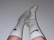 Schwitzige Sportsocken einer Stewardess - Frankfurt (Main)