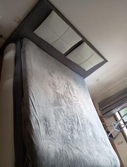 Boxspringbett mit Nachtkästchen zu verschenken! - Augsburg